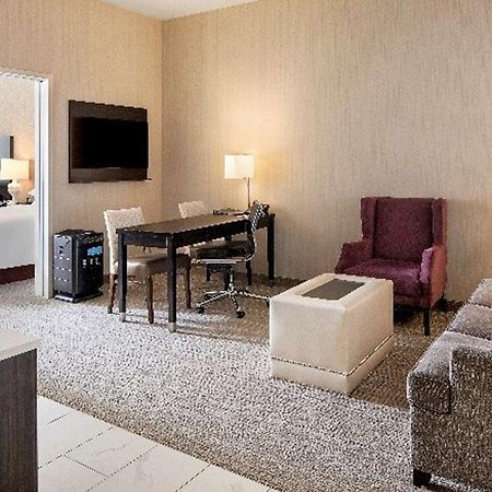 Embassy Suites Louisville Downtown Exteriör bild