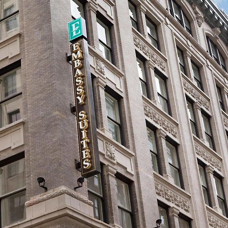 Embassy Suites Louisville Downtown Exteriör bild