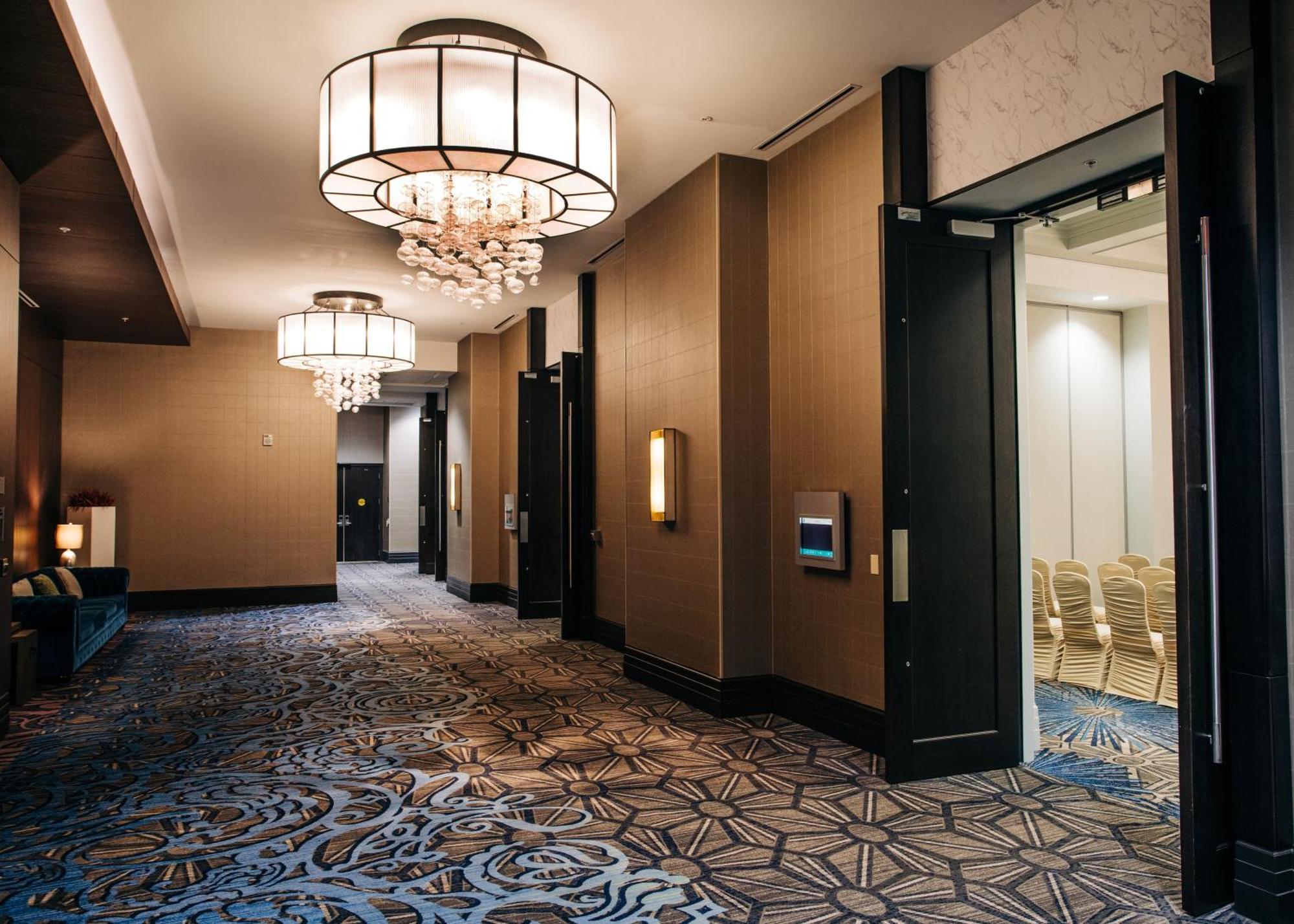 Embassy Suites Louisville Downtown Exteriör bild