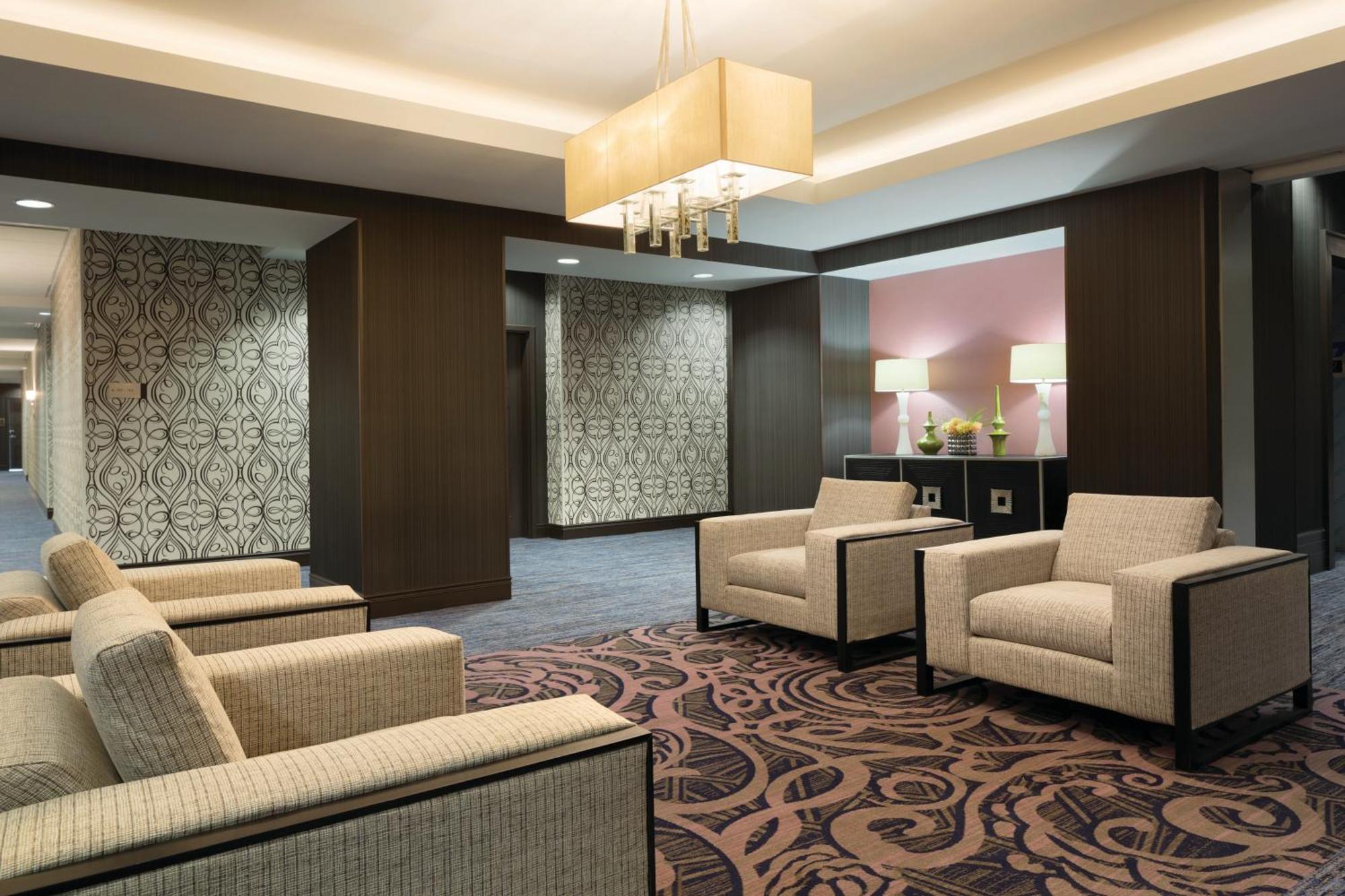 Embassy Suites Louisville Downtown Exteriör bild