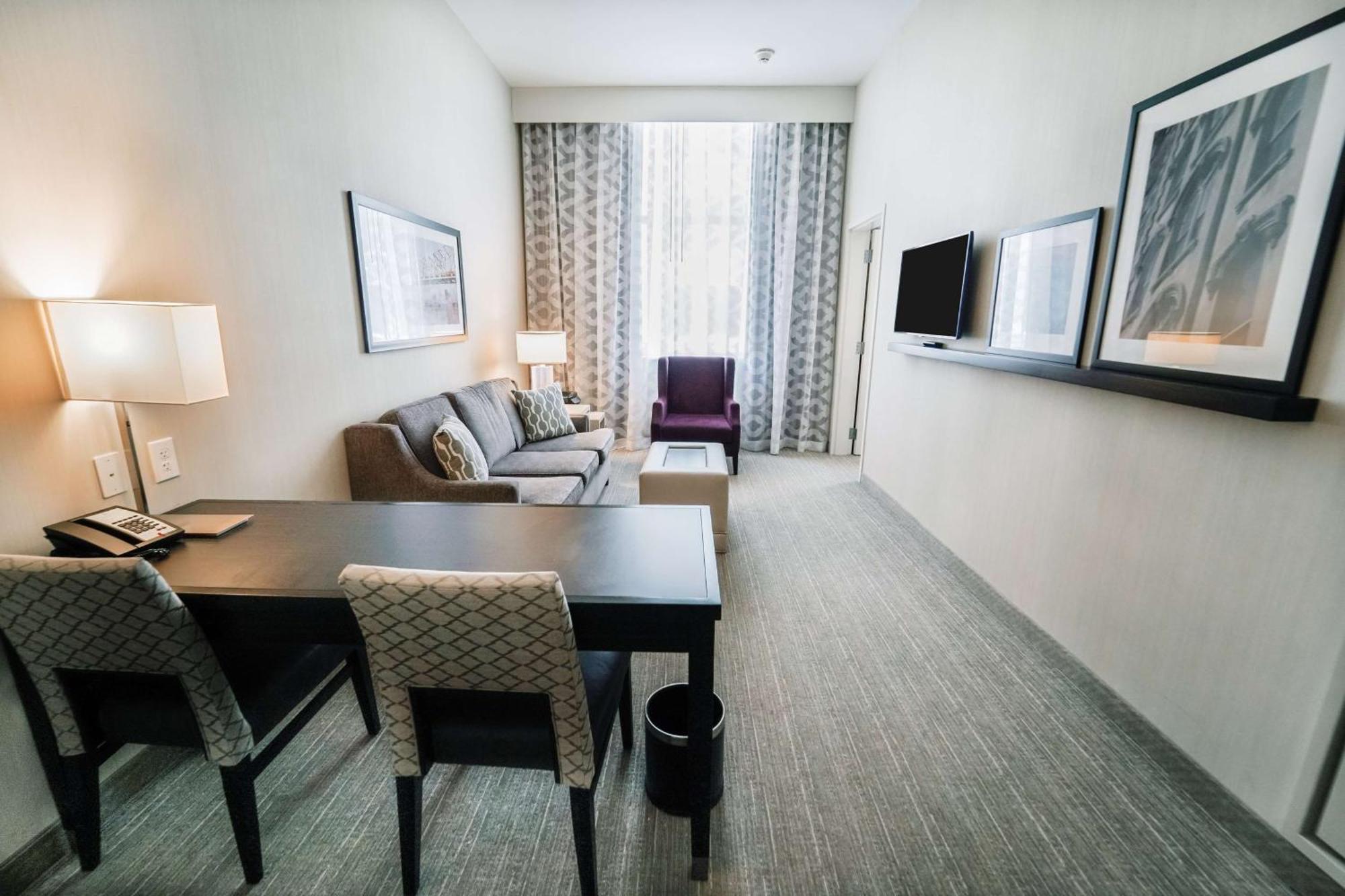 Embassy Suites Louisville Downtown Exteriör bild