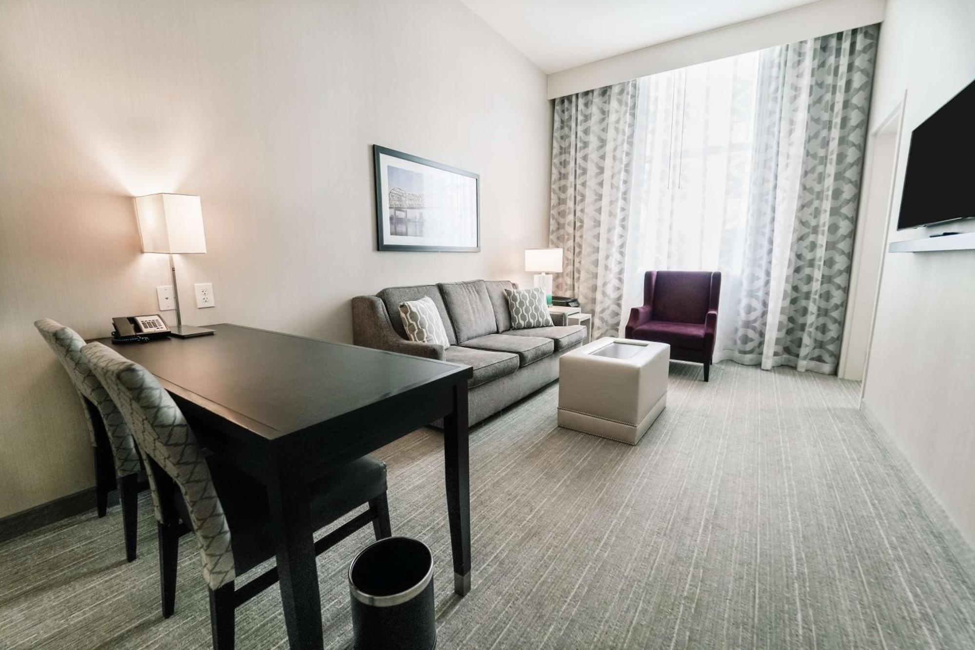 Embassy Suites Louisville Downtown Exteriör bild