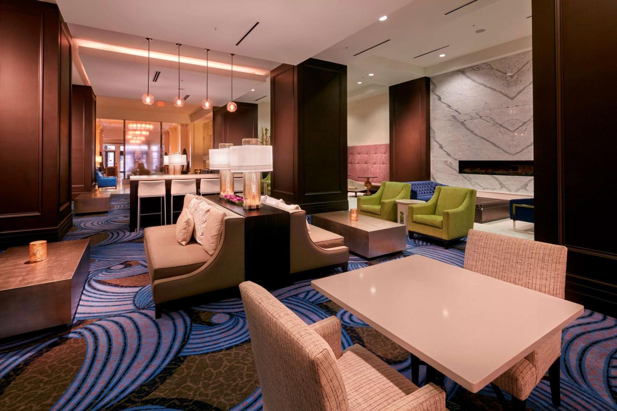 Embassy Suites Louisville Downtown Exteriör bild