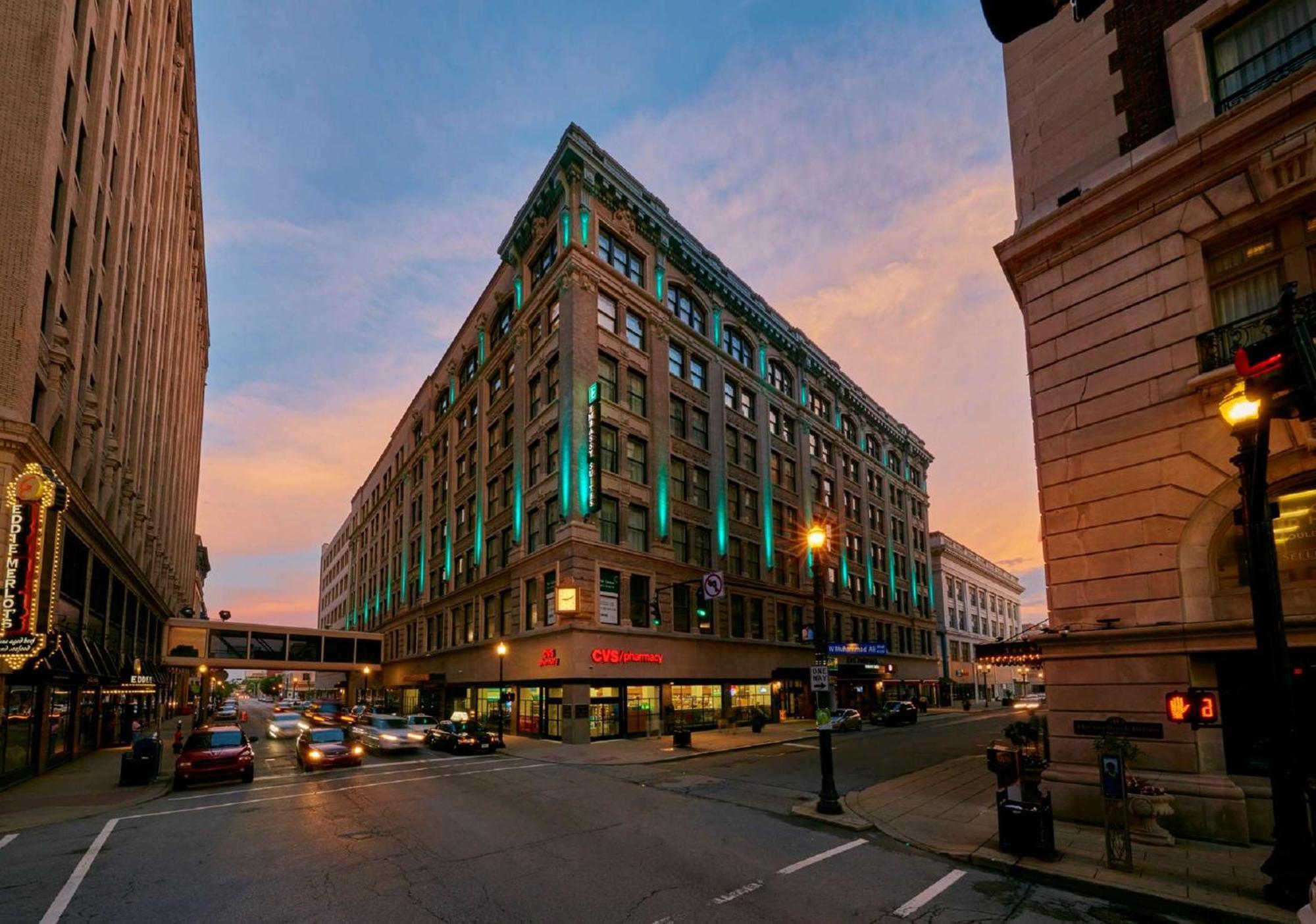 Embassy Suites Louisville Downtown Exteriör bild