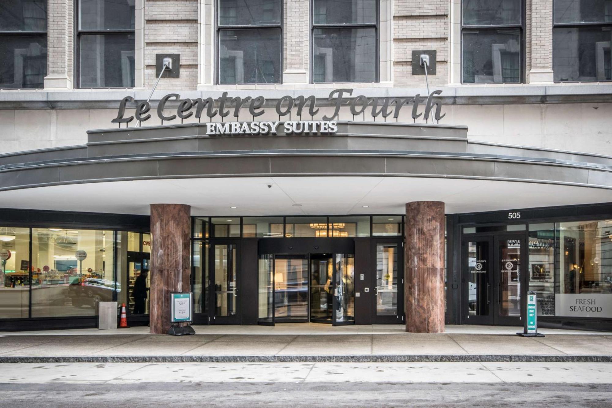 Embassy Suites Louisville Downtown Exteriör bild