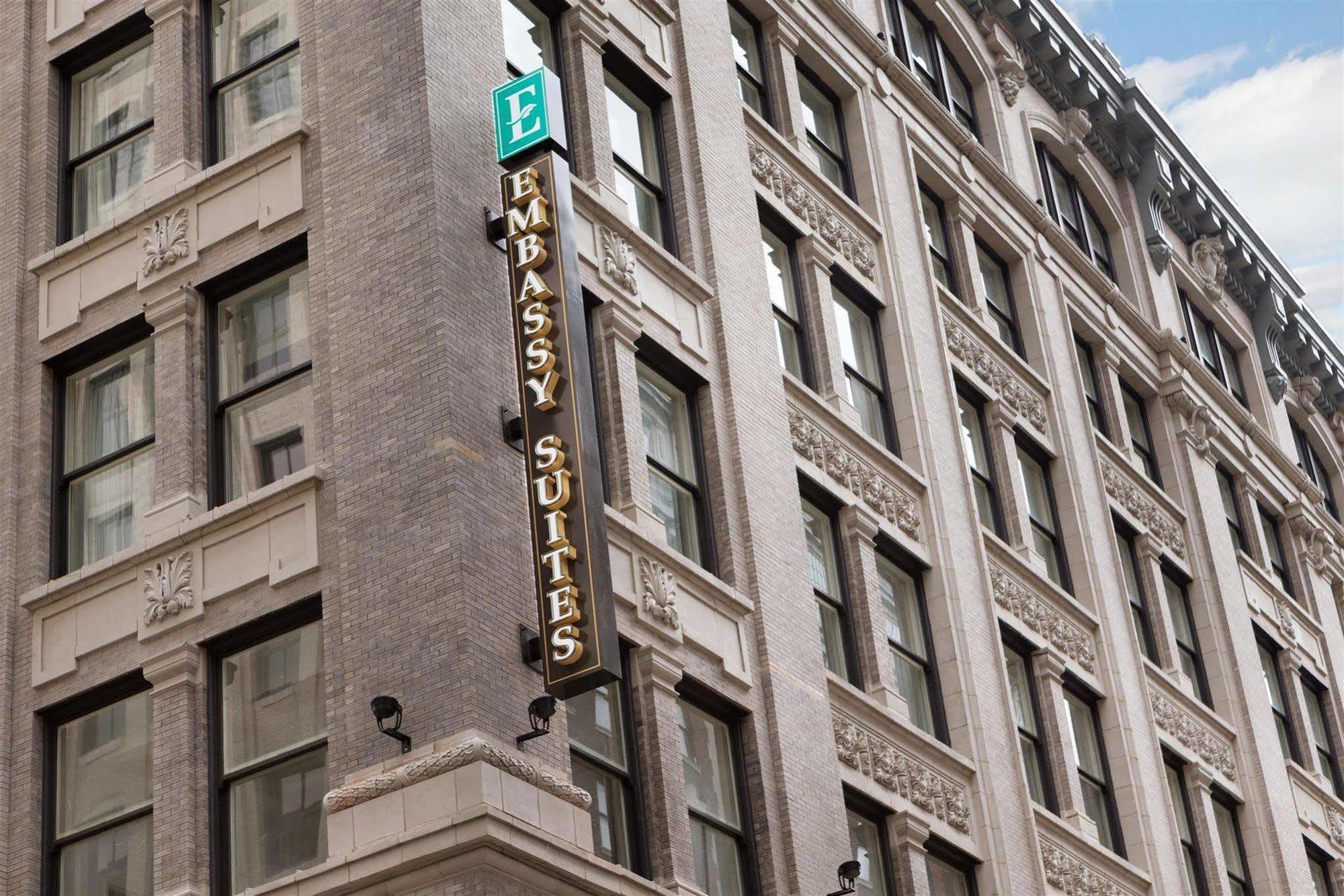 Embassy Suites Louisville Downtown Exteriör bild